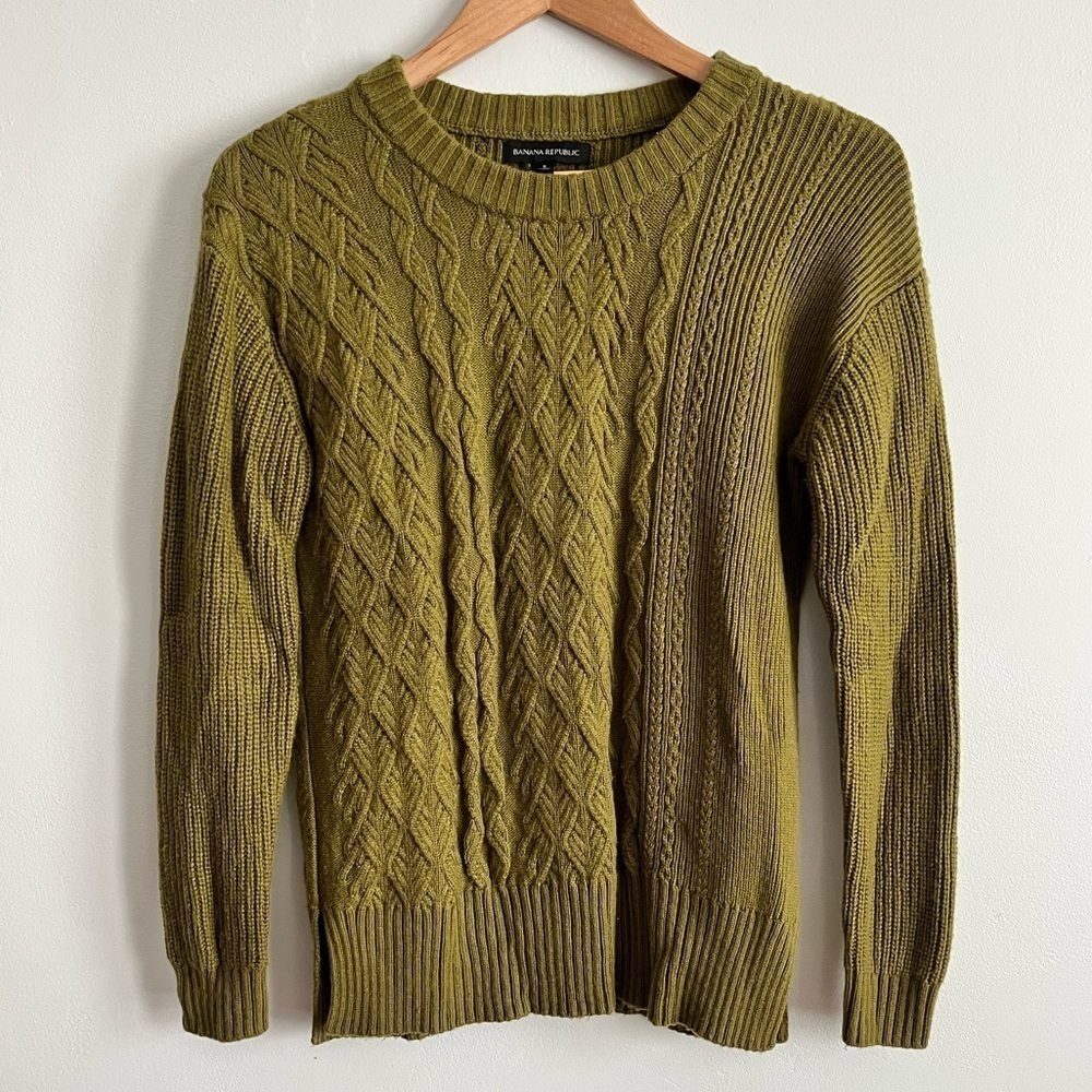 Banana Republic Cable Knit Crew Neck Wool Blend Sweater